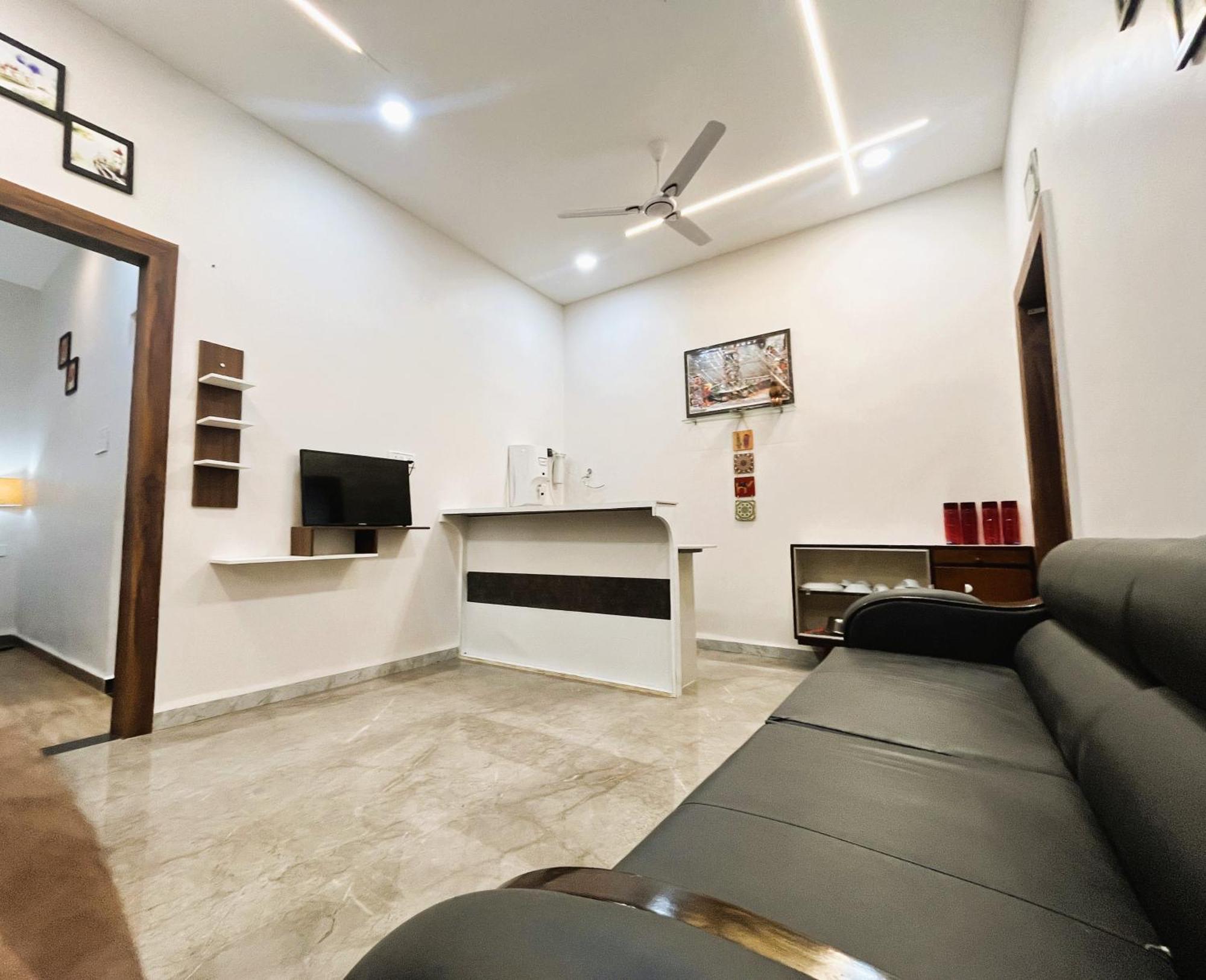 Shree Stay Inn Luxe' Holiday Home Ujjain Exterior photo